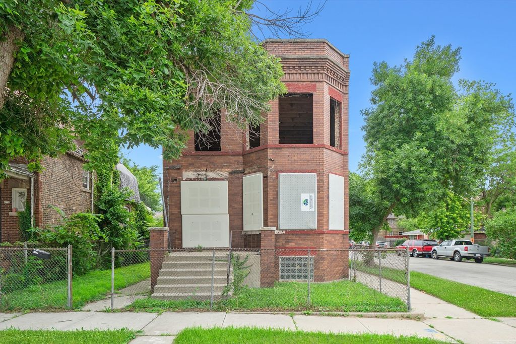 7225 S Woodlawn Avenue, Chicago, IL 60619