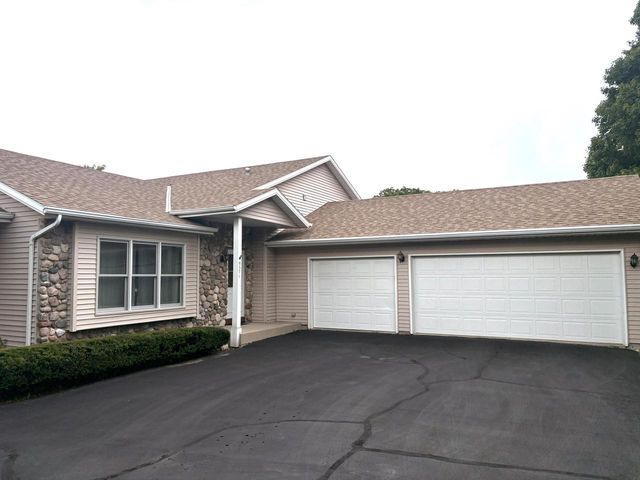 9371 S Chicago ROAD, Oak Creek, WI 53154