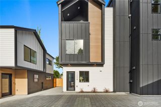 726 N 89TH Street #B, Seattle, WA 98103