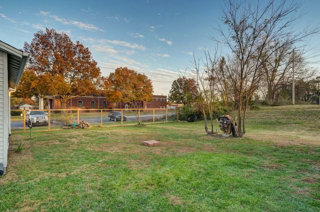 1104 W Main Street, Buffalo, MO 65622