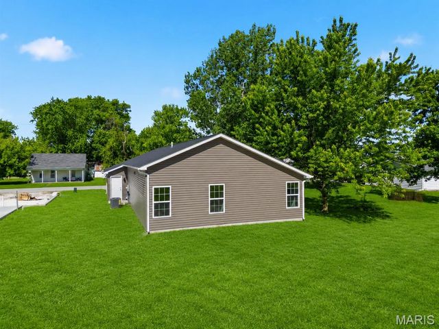 256 Walnut Street, Hawk Point, MO 63349