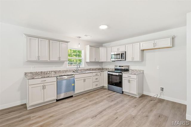 256 Walnut Street, Hawk Point, MO 63349