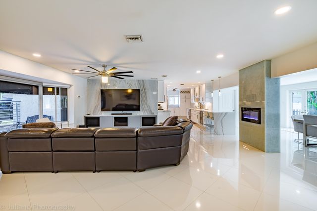 1510 SE 14th Court, Deerfield Beach, FL 33441