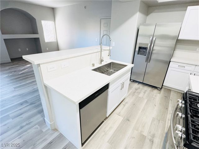 8250 North Grand Canyon Drive 1140, Las Vegas, NV 89166