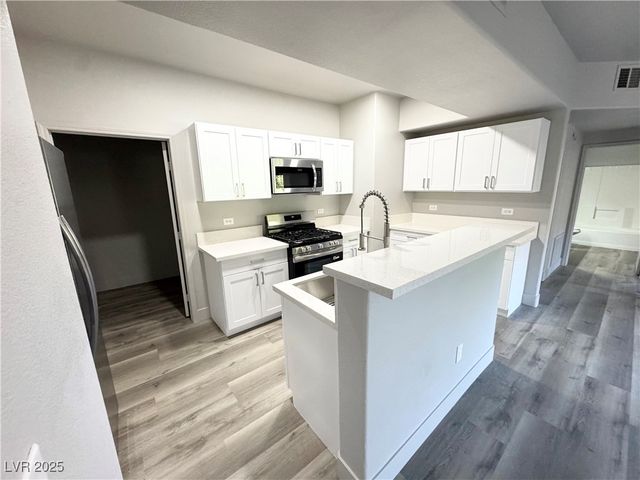 8250 North Grand Canyon Drive 1140, Las Vegas, NV 89166