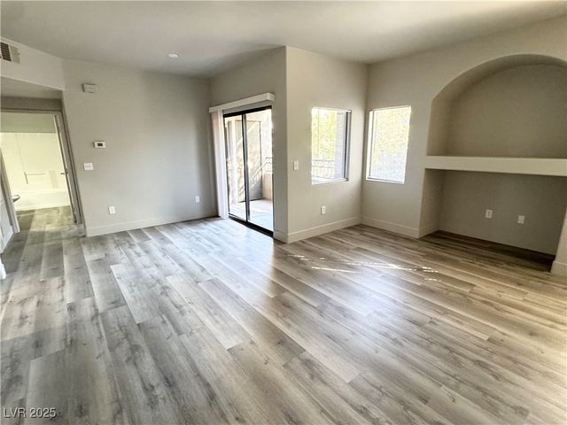 8250 North Grand Canyon Drive 1140, Las Vegas, NV 89166