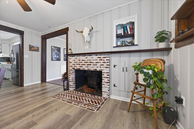 3212 Marthas Chapel Rd, Cunningham, TN 37052