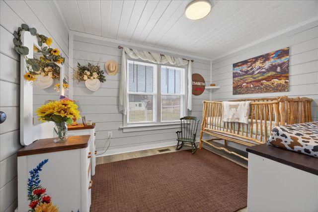 3212 Marthas Chapel Rd, Cunningham, TN 37052