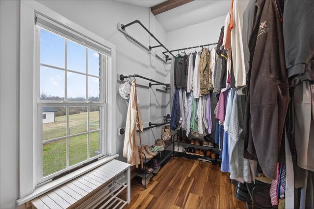 3212 Marthas Chapel Rd, Cunningham, TN 37052