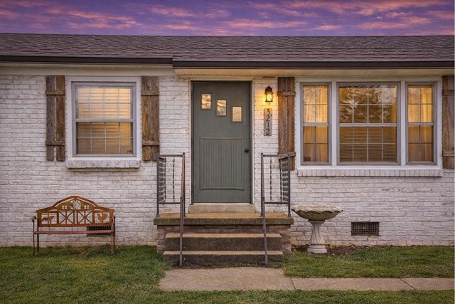 3212 Marthas Chapel Rd, Cunningham, TN 37052