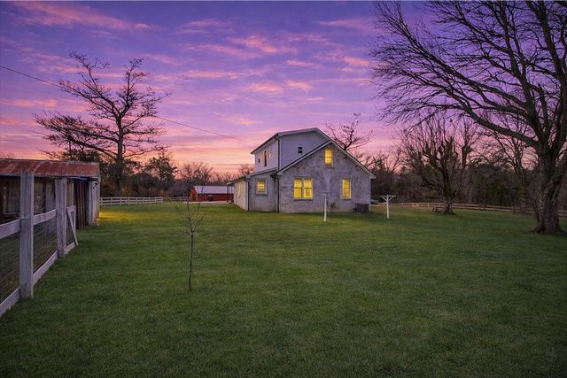 3212 Marthas Chapel Rd, Cunningham, TN 37052