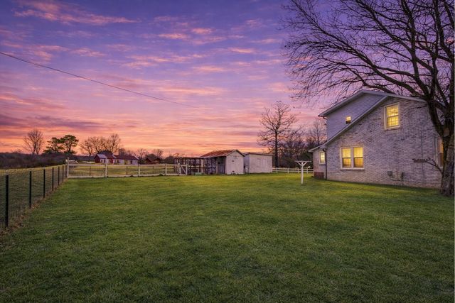 3212 Marthas Chapel Rd, Cunningham, TN 37052