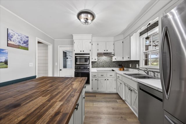 3212 Marthas Chapel Rd, Cunningham, TN 37052