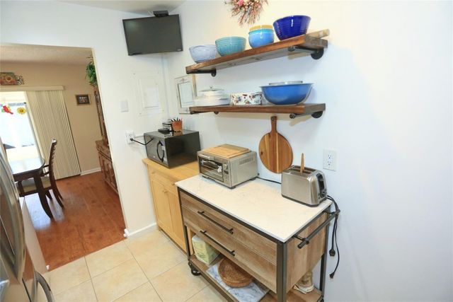 10127 41st Terrace 211, Boynton Beach, FL 33436