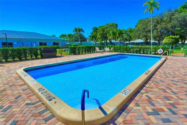 10127 41st Terrace 211, Boynton Beach, FL 33436