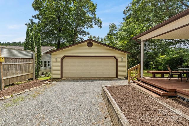 105 Corn Drive, Cedar Mountain, NC 28718