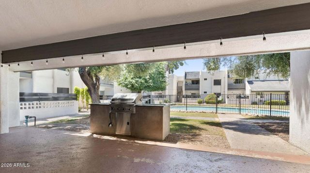 302 E MONTE VISTA Road D2, Phoenix, AZ 85004