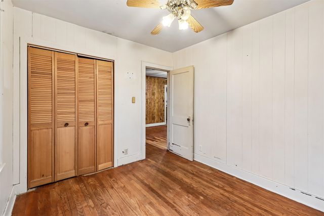 431 S 6th Avenue E, Newton, IA 50208