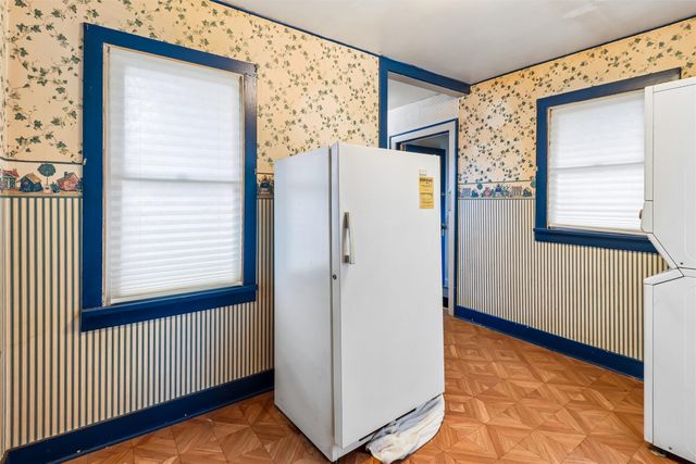 431 S 6th Avenue E, Newton, IA 50208