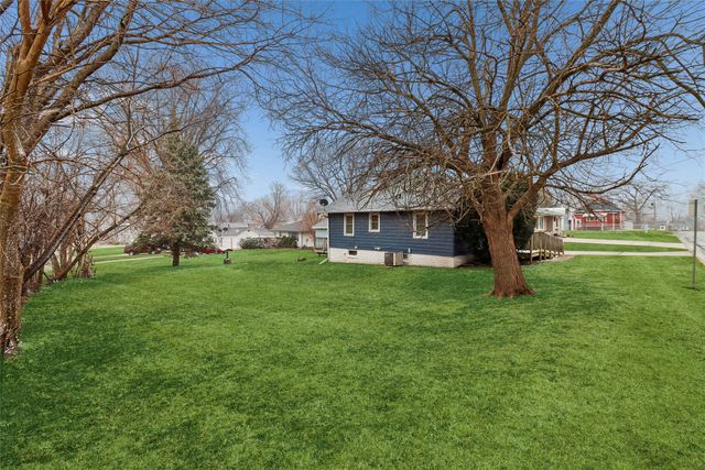 431 S 6th Avenue E, Newton, IA 50208