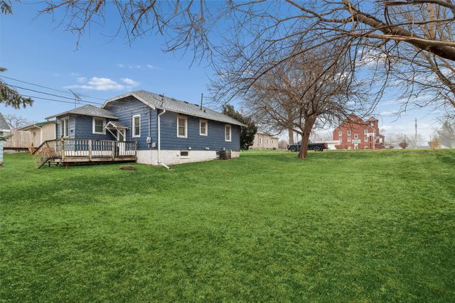 431 S 6th Avenue E, Newton, IA 50208