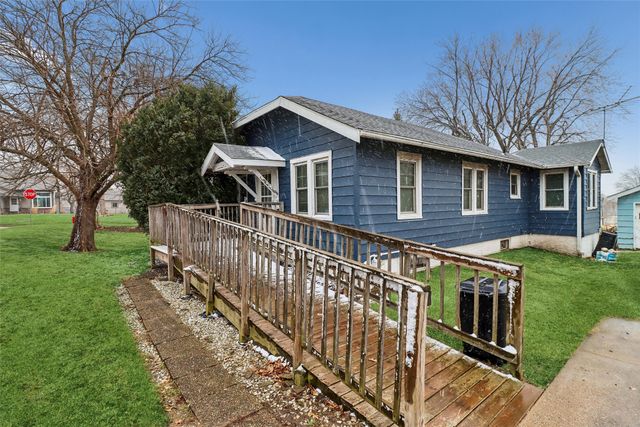 431 S 6th Avenue E, Newton, IA 50208