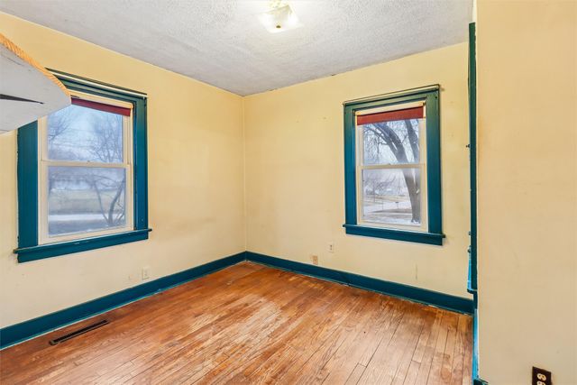 431 S 6th Avenue E, Newton, IA 50208