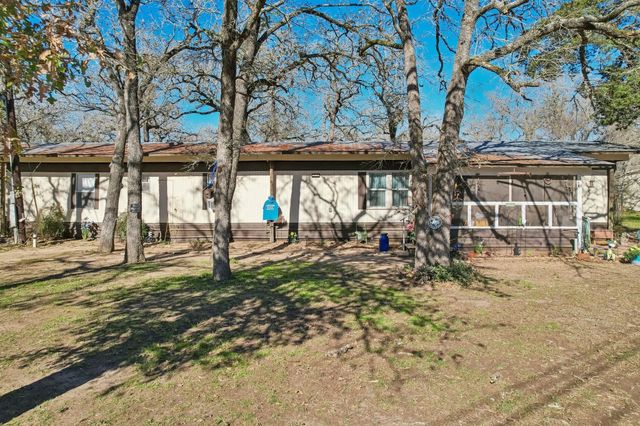 136 Cheyenne DR, Smithville, TX 78957