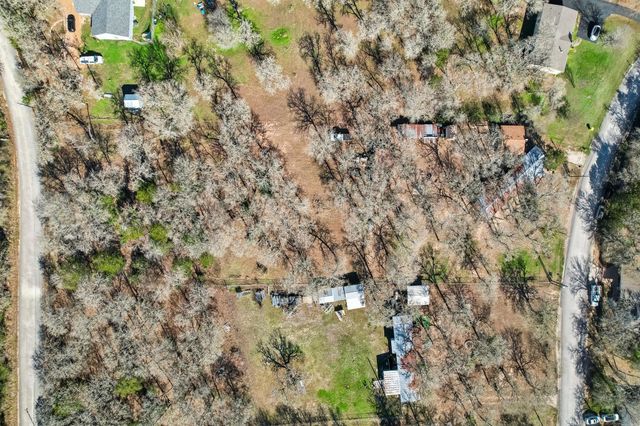 136 Cheyenne DR, Smithville, TX 78957