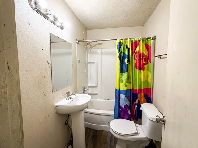 4202 W Church Street, Springfield, MO 65802