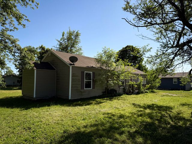 4202 W Church Street, Springfield, MO 65802