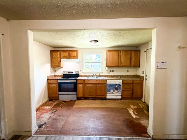 4202 W Church Street, Springfield, MO 65802