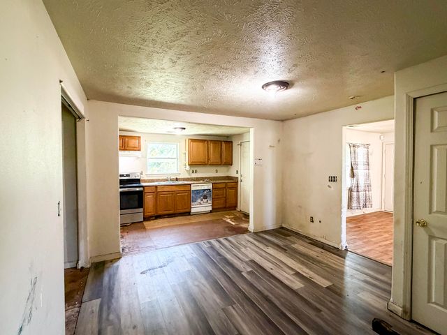 4202 W Church Street, Springfield, MO 65802
