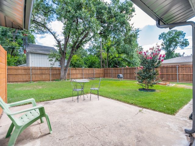 502 Martin Lane, Euless, TX 76040