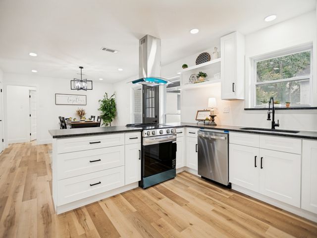 502 Martin Lane, Euless, TX 76040