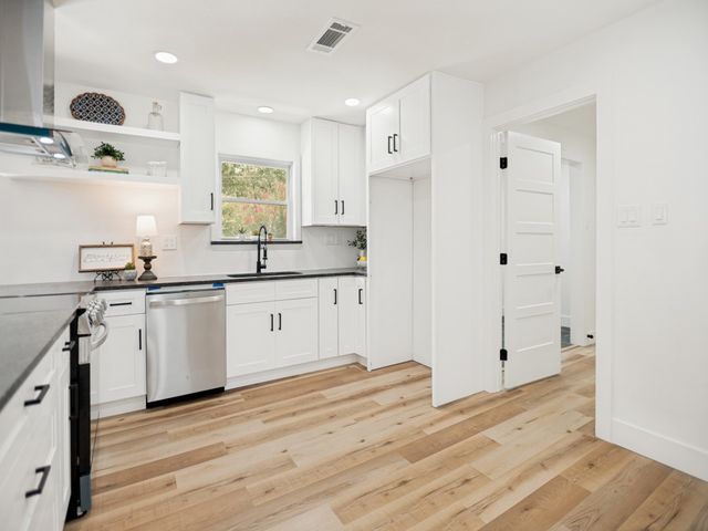 502 Martin Lane, Euless, TX 76040