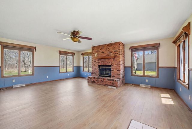 2594 E 1069th Road, Ottawa, IL 61350