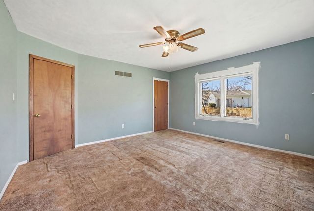 2594 E 1069th Road, Ottawa, IL 61350