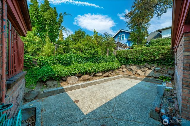2016 30th Avenue S, Seattle, WA 98144