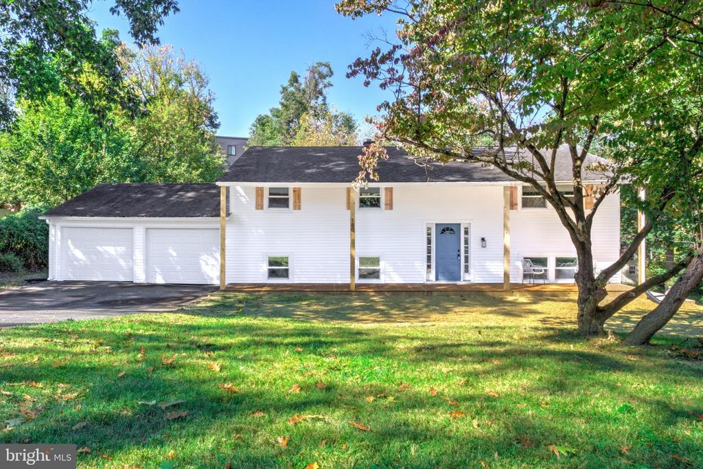 180 REESER RD, Camp Hill, PA 17011