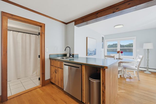 99 Lake St, Wrentham, MA 02093