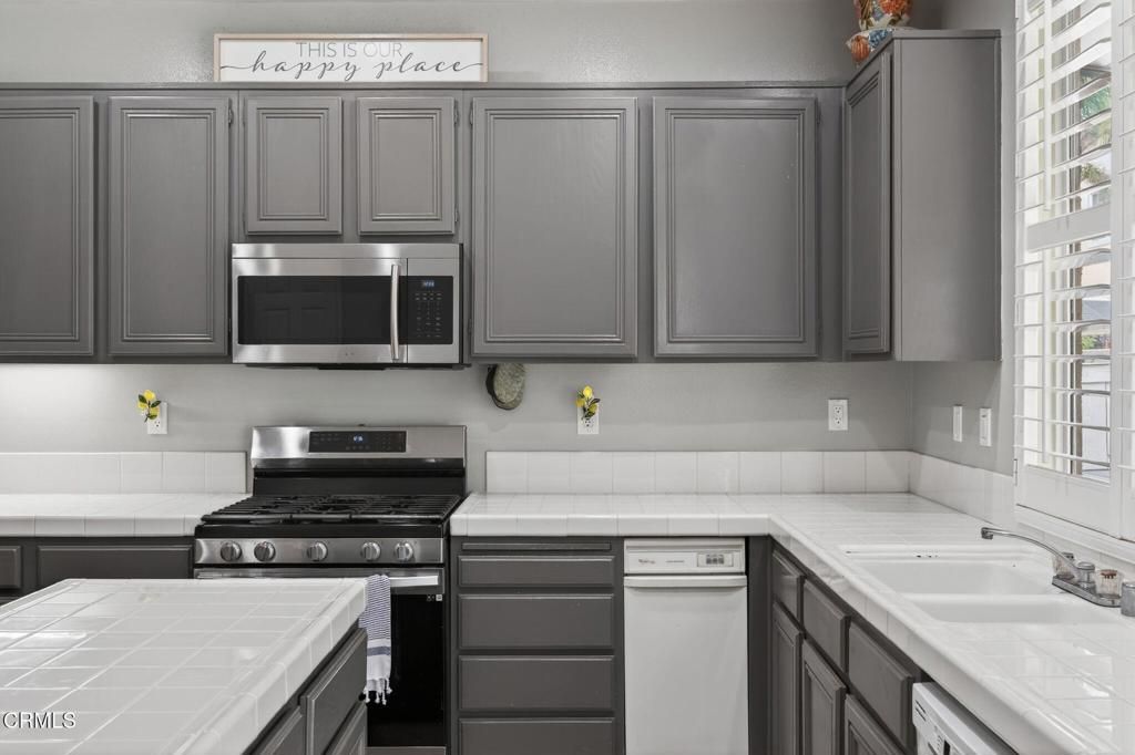 Image 13 of property listing at 816 Noontide Way, Oxnard, CA 93035