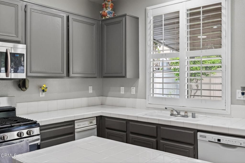 Image 16 of property listing at 816 Noontide Way, Oxnard, CA 93035