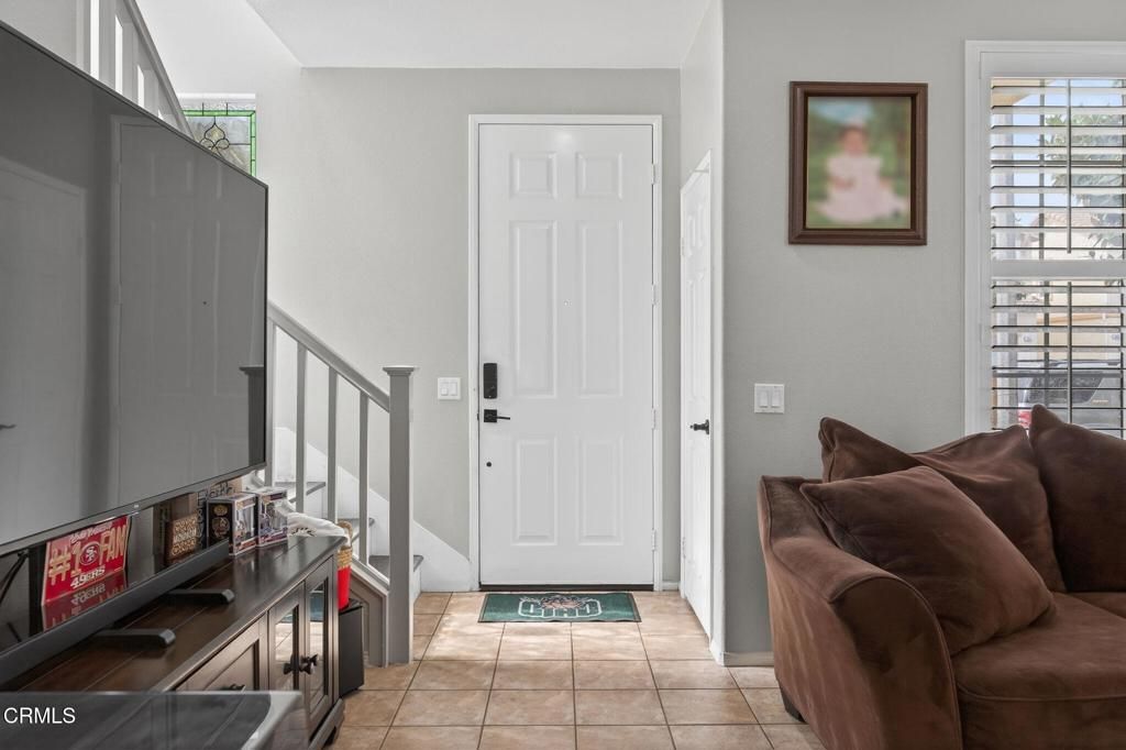 Image 6 of property listing at 816 Noontide Way, Oxnard, CA 93035