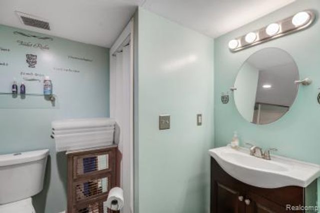 23500 Beech Road, Southfield, MI 48033