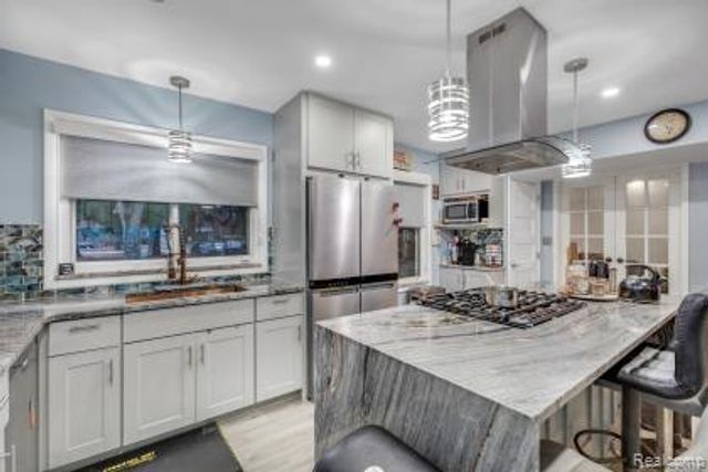 23500 Beech Road, Southfield, MI 48033