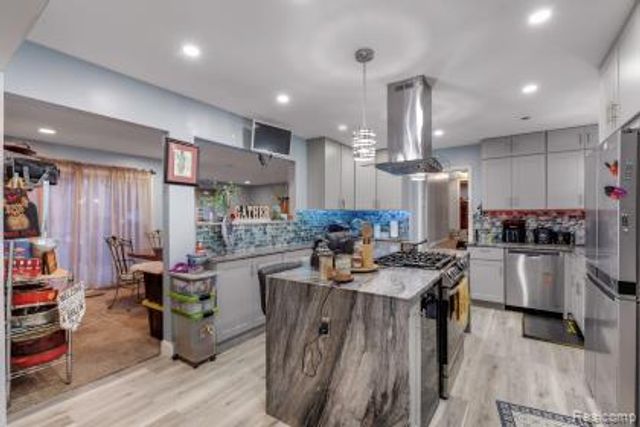 23500 Beech Road, Southfield, MI 48033