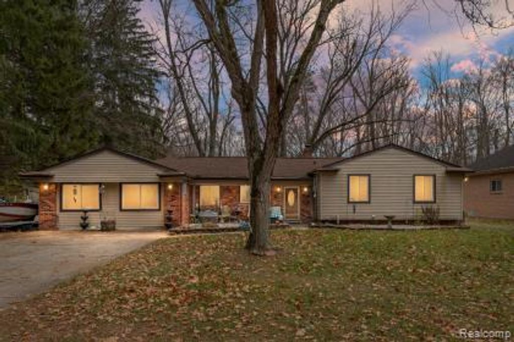 23500 Beech Road, Southfield, MI 48033