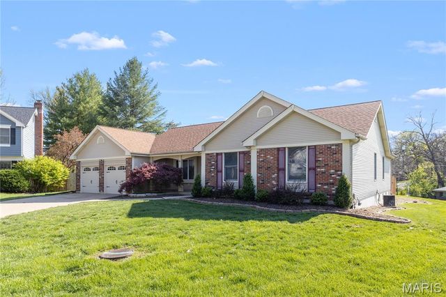 4 Scarsdale Manor Court, St Charles, MO 63303