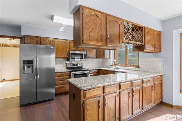 4 Scarsdale Manor Court, St Charles, MO 63303